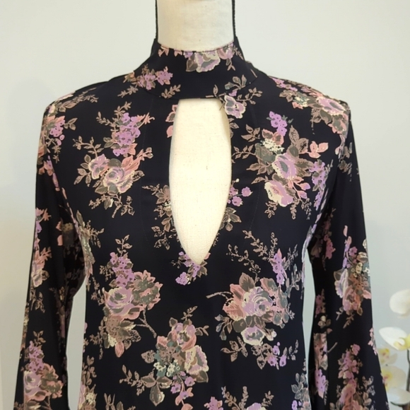 ✨HP✨Flynn Skye Floral Cut Out Mini Dress - Size M - Picture 3 of 12